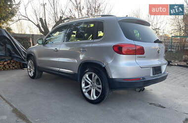 Внедорожник / Кроссовер Volkswagen Tiguan 2011 в Владимире