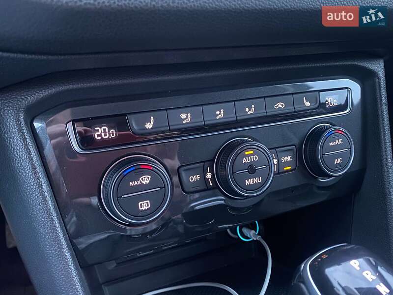 Внедорожник / Кроссовер Volkswagen Tiguan 2019 в Львове