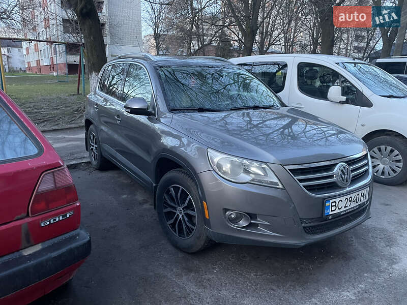 Позашляховик / Кросовер Volkswagen Tiguan 2010 в 