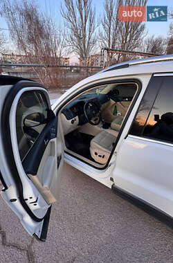 Внедорожник / Кроссовер Volkswagen Tiguan 2016 в 