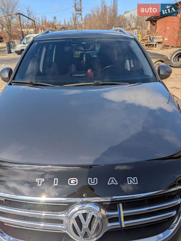Позашляховик / Кросовер Volkswagen Tiguan 2010 в Южноукраїнську