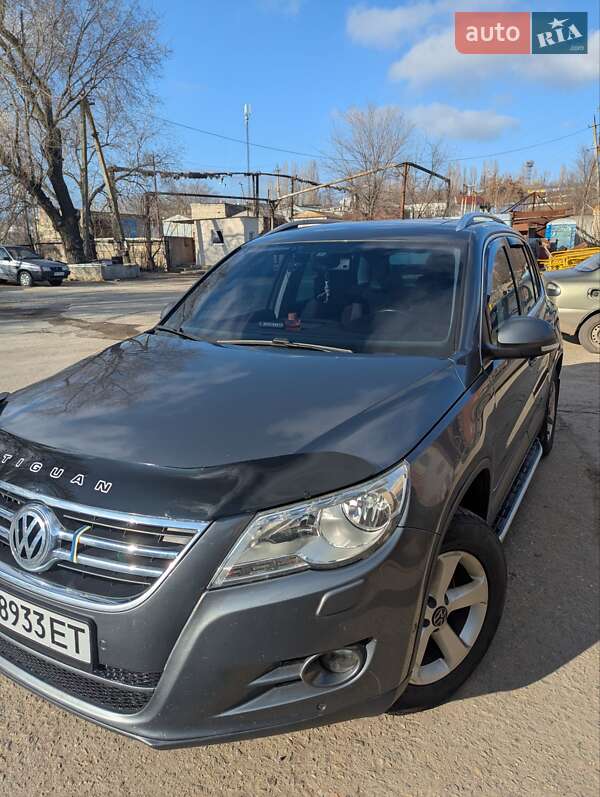 Позашляховик / Кросовер Volkswagen Tiguan 2010 в Южноукраїнську