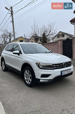 Позашляховик / Кросовер Volkswagen Tiguan 2017 в Чернівцях