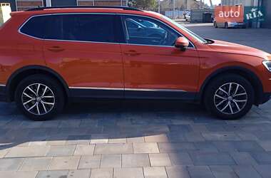 Внедорожник / Кроссовер Volkswagen Tiguan 2018 в 