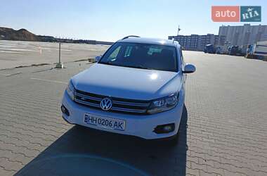 Внедорожник / Кроссовер Volkswagen Tiguan 2015 в Одессе