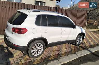 Внедорожник / Кроссовер Volkswagen Tiguan 2015 в 