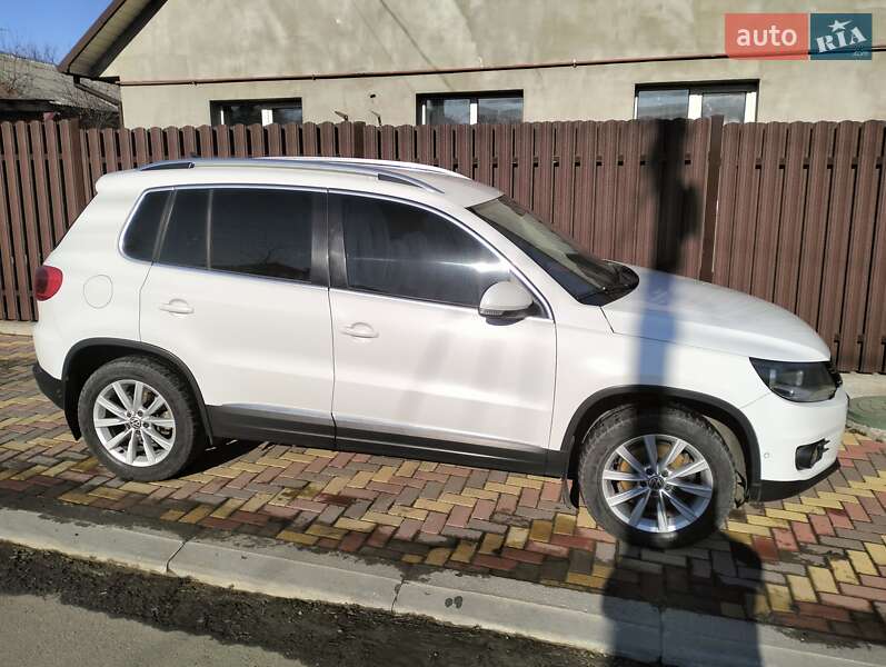 Внедорожник / Кроссовер Volkswagen Tiguan 2015 в Хмельницком
