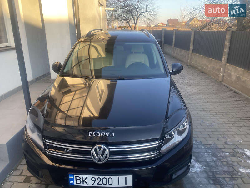 Внедорожник / Кроссовер Volkswagen Tiguan 2015 в Ровно