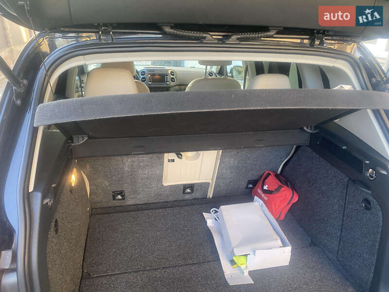 Внедорожник / Кроссовер Volkswagen Tiguan 2015 в Ровно