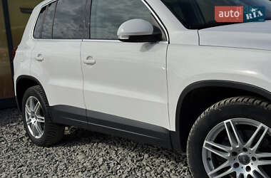 Внедорожник / Кроссовер Volkswagen Tiguan 2010 в 