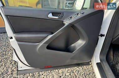 Внедорожник / Кроссовер Volkswagen Tiguan 2010 в 