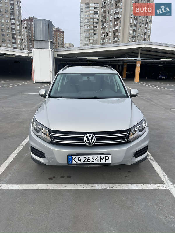 Позашляховик / Кросовер Volkswagen Tiguan 2015 в Києві