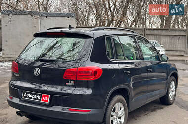 Внедорожник / Кроссовер Volkswagen Tiguan 2016 в 
