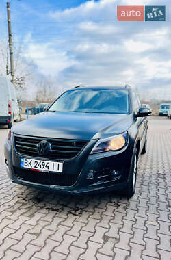 Внедорожник / Кроссовер Volkswagen Tiguan 2010 в Ровно