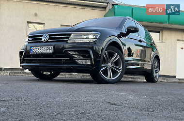 Внедорожник / Кроссовер Volkswagen Tiguan 2017 в 
