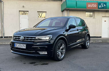 Внедорожник / Кроссовер Volkswagen Tiguan 2017 в 