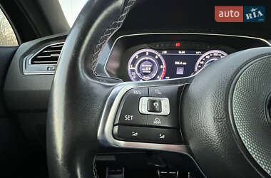 Внедорожник / Кроссовер Volkswagen Tiguan 2017 в 