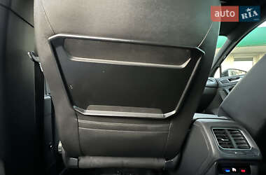 Внедорожник / Кроссовер Volkswagen Tiguan 2017 в 