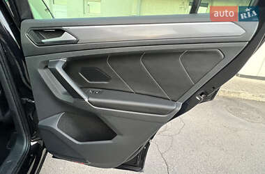 Внедорожник / Кроссовер Volkswagen Tiguan 2017 в 
