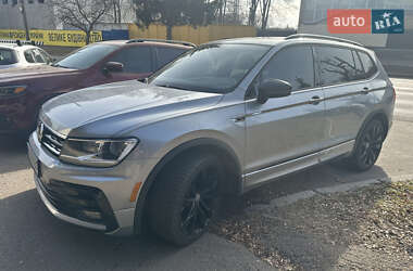 Внедорожник / Кроссовер Volkswagen Tiguan 2019 в 