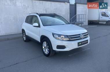 Позашляховик / Кросовер Volkswagen Tiguan 2016 в Києві