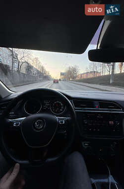 Внедорожник / Кроссовер Volkswagen Tiguan 2018 в 