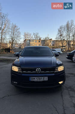 Внедорожник / Кроссовер Volkswagen Tiguan 2018 в 