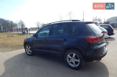 Внедорожник / Кроссовер Volkswagen Tiguan 2015 в 