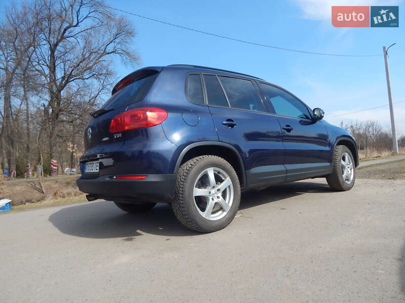 Внедорожник / Кроссовер Volkswagen Tiguan 2015 в Калуше