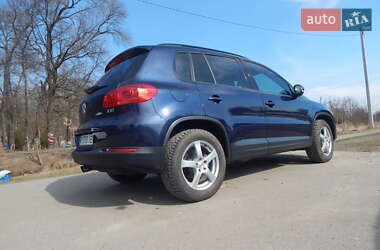 Внедорожник / Кроссовер Volkswagen Tiguan 2015 в 
