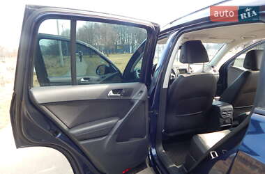 Внедорожник / Кроссовер Volkswagen Tiguan 2015 в 