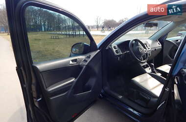 Внедорожник / Кроссовер Volkswagen Tiguan 2015 в 