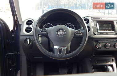 Внедорожник / Кроссовер Volkswagen Tiguan 2015 в 