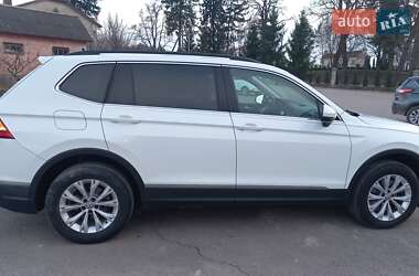 Внедорожник / Кроссовер Volkswagen Tiguan 2018 в 