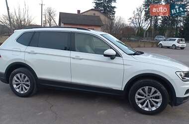 Внедорожник / Кроссовер Volkswagen Tiguan 2018 в 