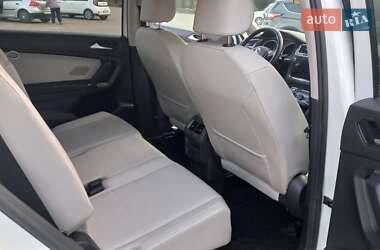 Внедорожник / Кроссовер Volkswagen Tiguan 2018 в 
