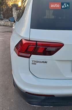 Внедорожник / Кроссовер Volkswagen Tiguan 2018 в 
