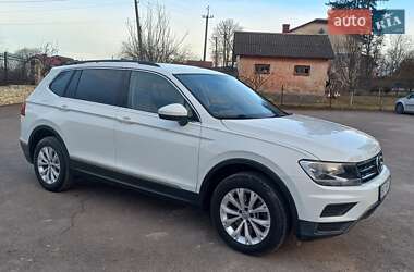 Внедорожник / Кроссовер Volkswagen Tiguan 2018 в 