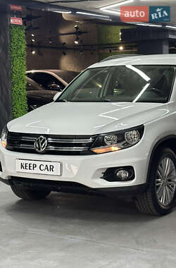 Внедорожник / Кроссовер Volkswagen Tiguan 2015 в 