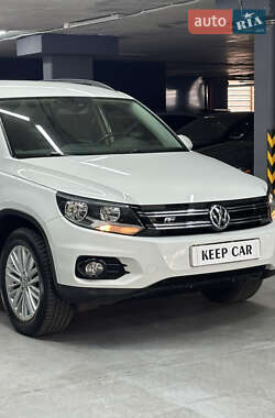 Внедорожник / Кроссовер Volkswagen Tiguan 2015 в 