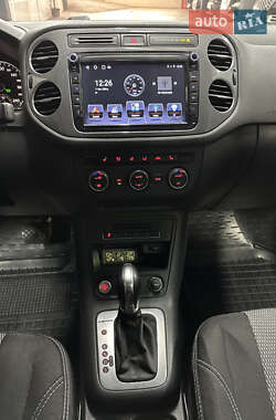 Внедорожник / Кроссовер Volkswagen Tiguan 2015 в 