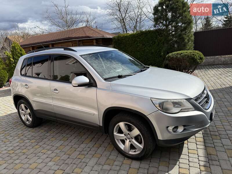 Внедорожник / Кроссовер Volkswagen Tiguan 2009 в Тячеве