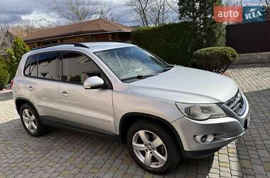 Позашляховик / Кросовер Volkswagen Tiguan 2009 в 