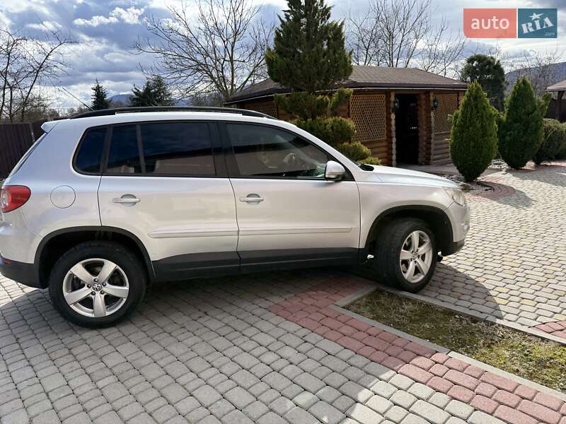 Внедорожник / Кроссовер Volkswagen Tiguan 2009 в Тячеве