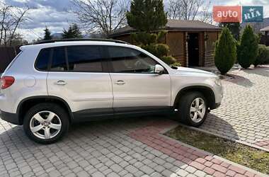 Позашляховик / Кросовер Volkswagen Tiguan 2009 в 
