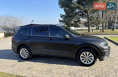 Внедорожник / Кроссовер Volkswagen Tiguan 2019 в 