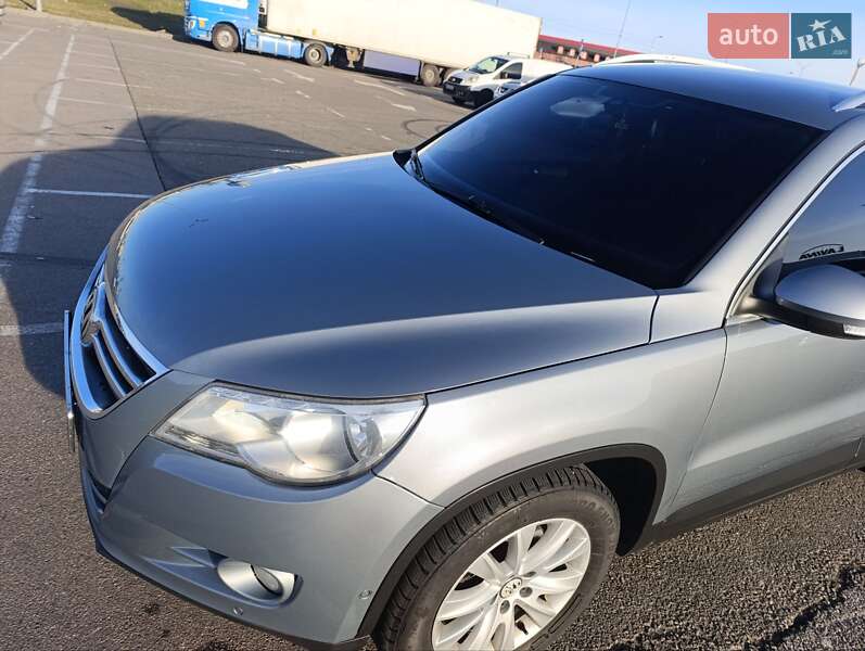 Внедорожник / Кроссовер Volkswagen Tiguan 2009 в Звягеле