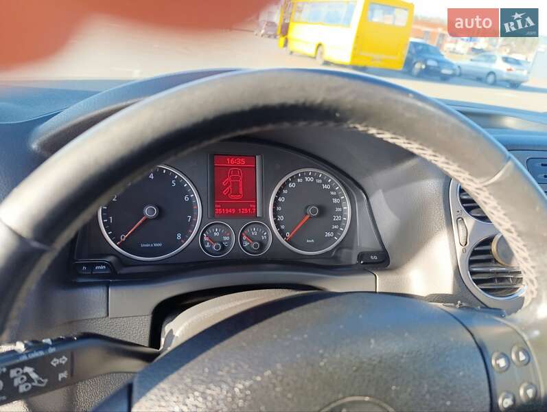 Внедорожник / Кроссовер Volkswagen Tiguan 2009 в Звягеле