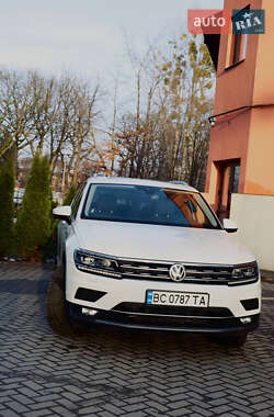 Внедорожник / Кроссовер Volkswagen Tiguan 2018 в 