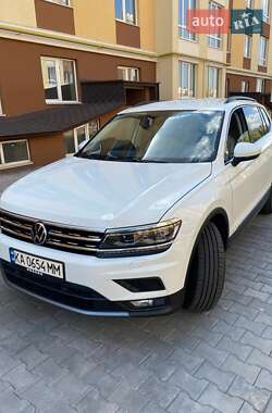 Внедорожник / Кроссовер Volkswagen Tiguan 2020 в Киеве